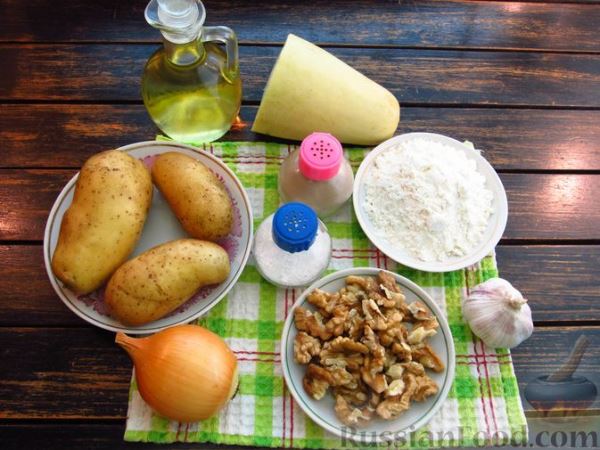 Картофельные котлеты с грецкими орехами и кабачками