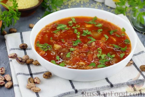 Томатный суп с фасолью и кускусом