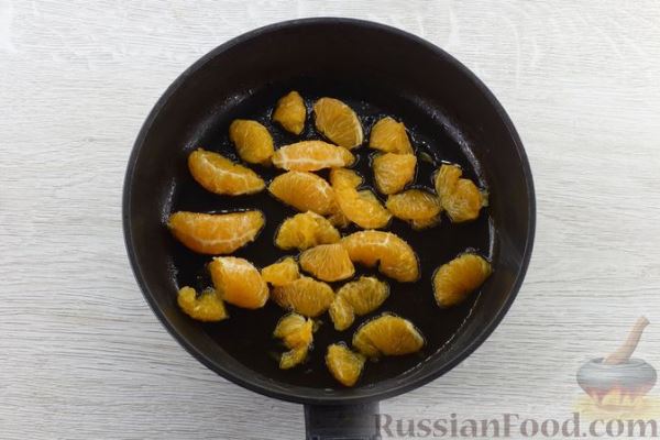 Творожный десерт с печеньем и карамелизированными мандаринами