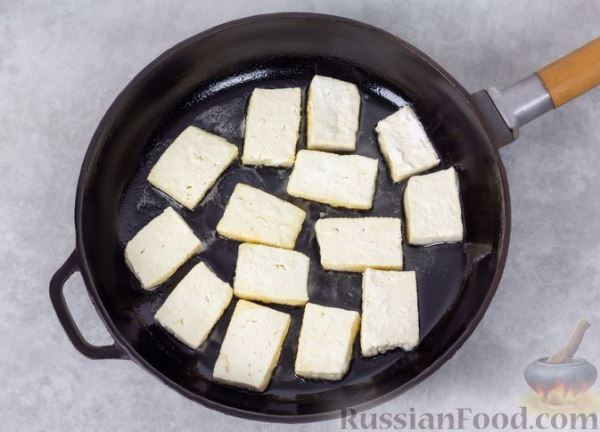 Жареный тофу в соево-медовом соусе с чесноком