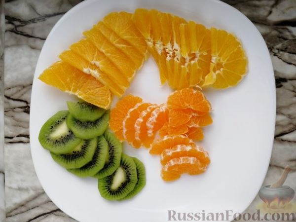 Желейный сметанно-творожный торт с апельсинами, мандаринами и киви (без выпечки)