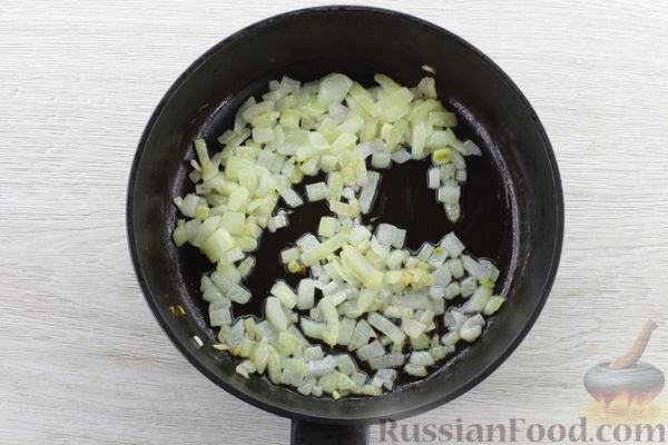 Картофельно-капустная запеканка с консервированной фасолью и сливочным соусом