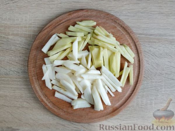 Салат с сельдереем, яблоками и сметаной